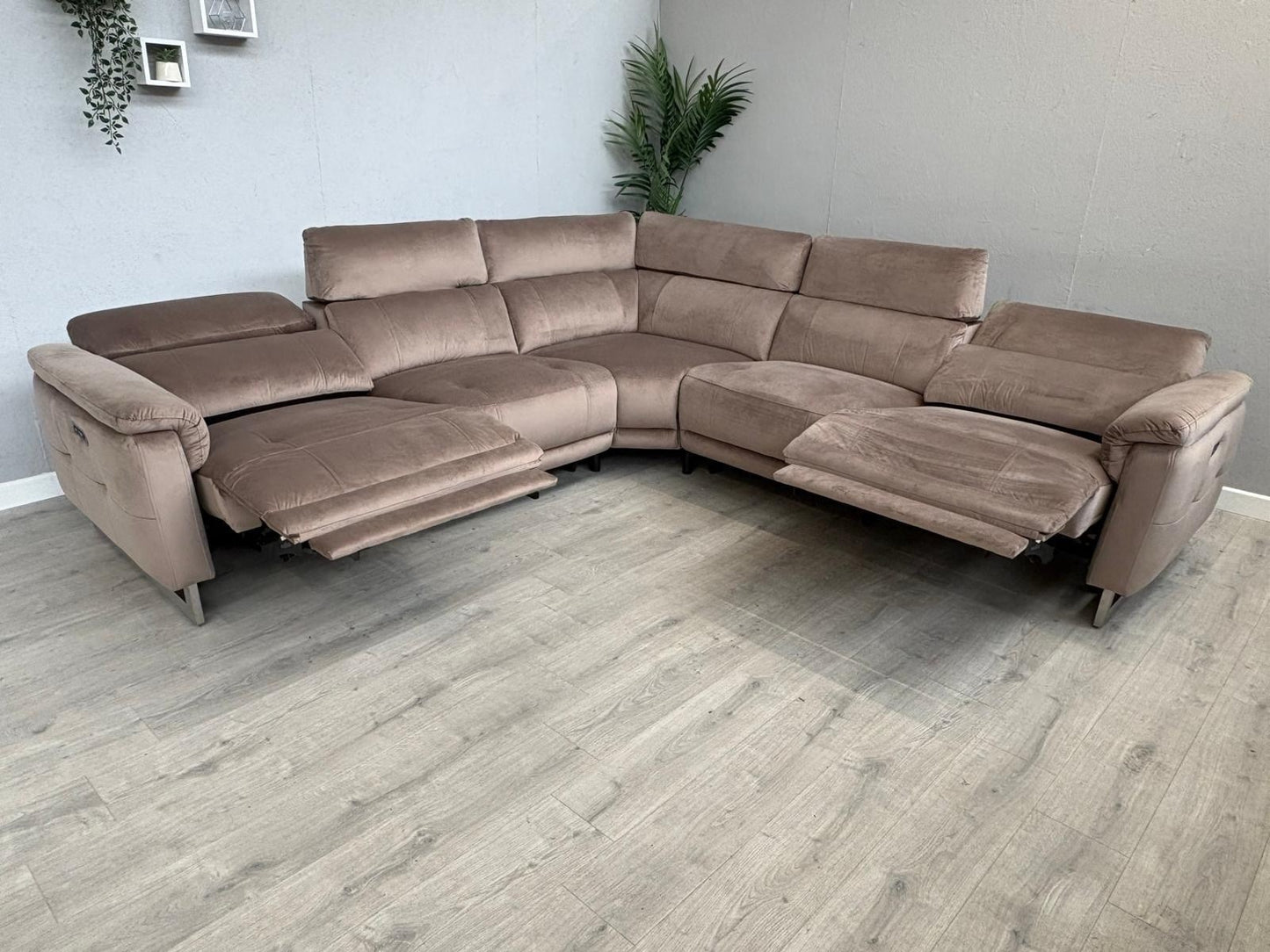 Furniture Village MOET Fabric 2 Corner 2 Power Recliner Corner Sofa - RRP £3595