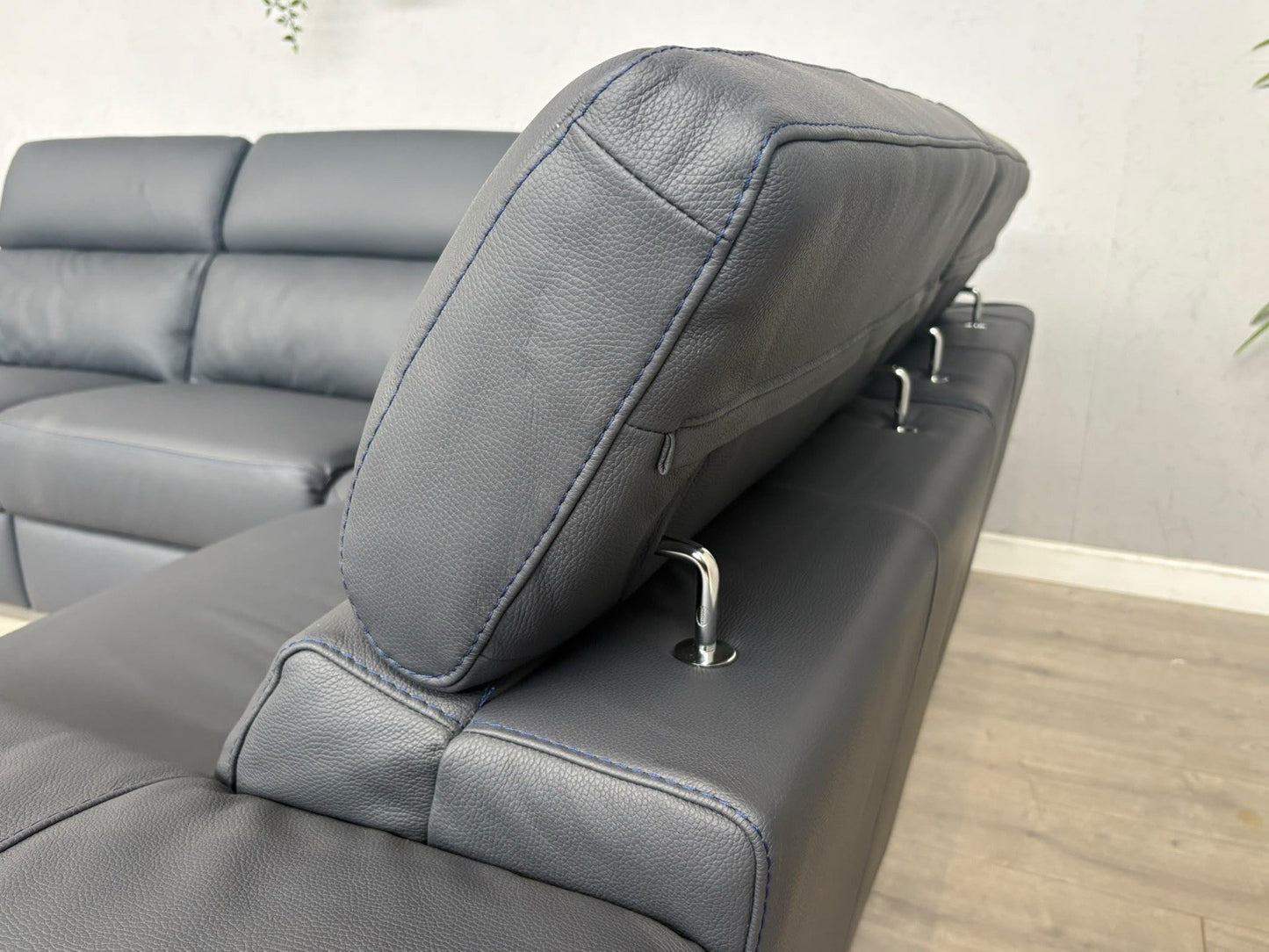 Furniture Village - Nicoletti Davide Small Leather Corner Static  - £4745