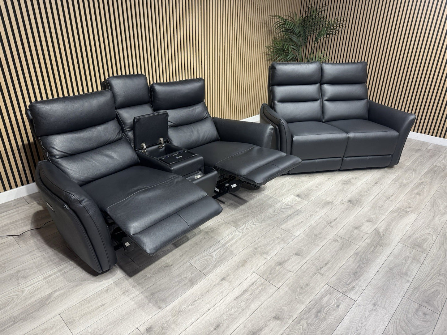 SCS  Cleveley Leather 2+2 Seater Power Recliner/Headrests + Console  - RRP £2898