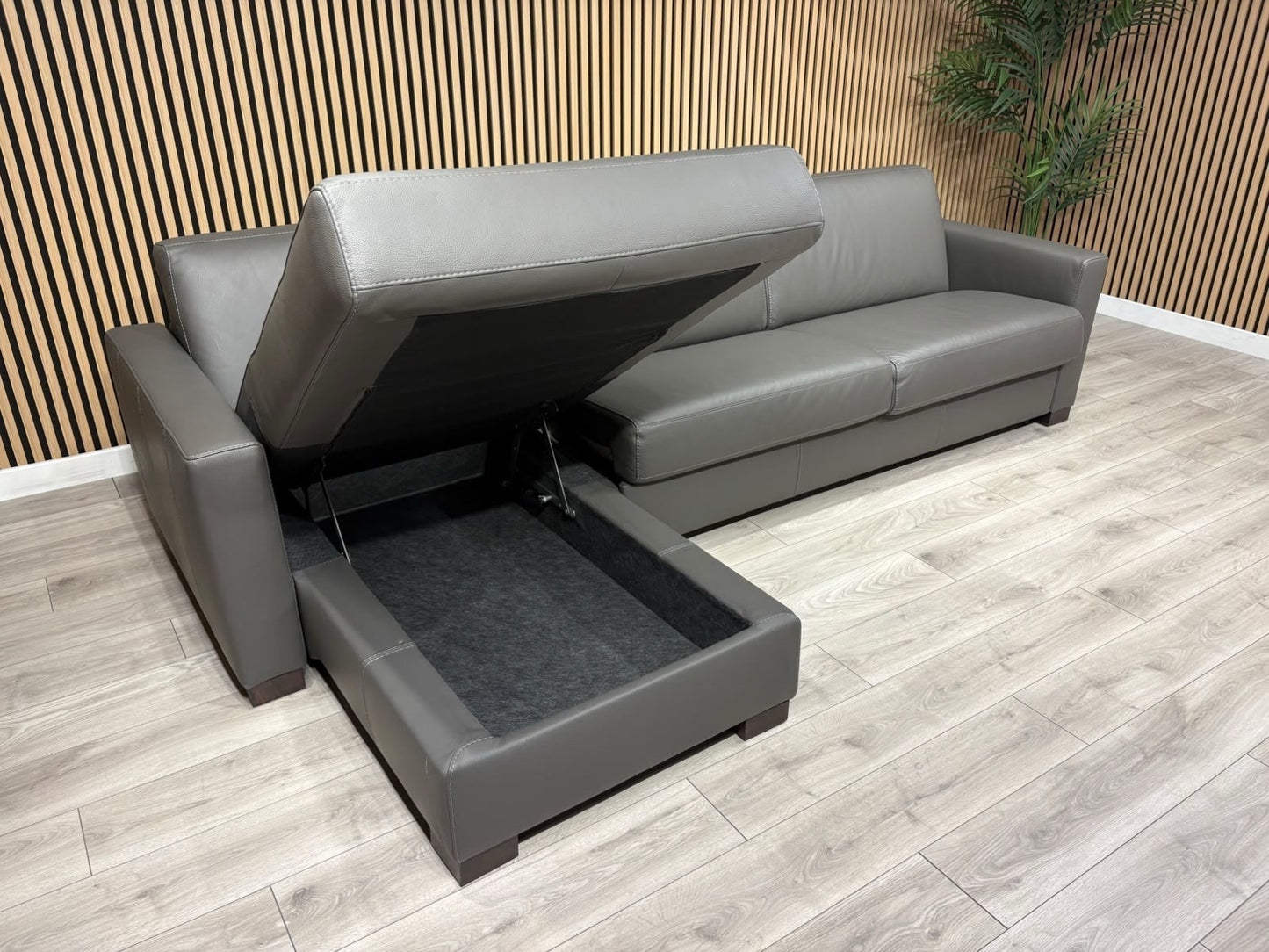 F.V Nicoletti Alcova 3 Seater Leather Sofa Bed with Storage Chaise RRP £4495