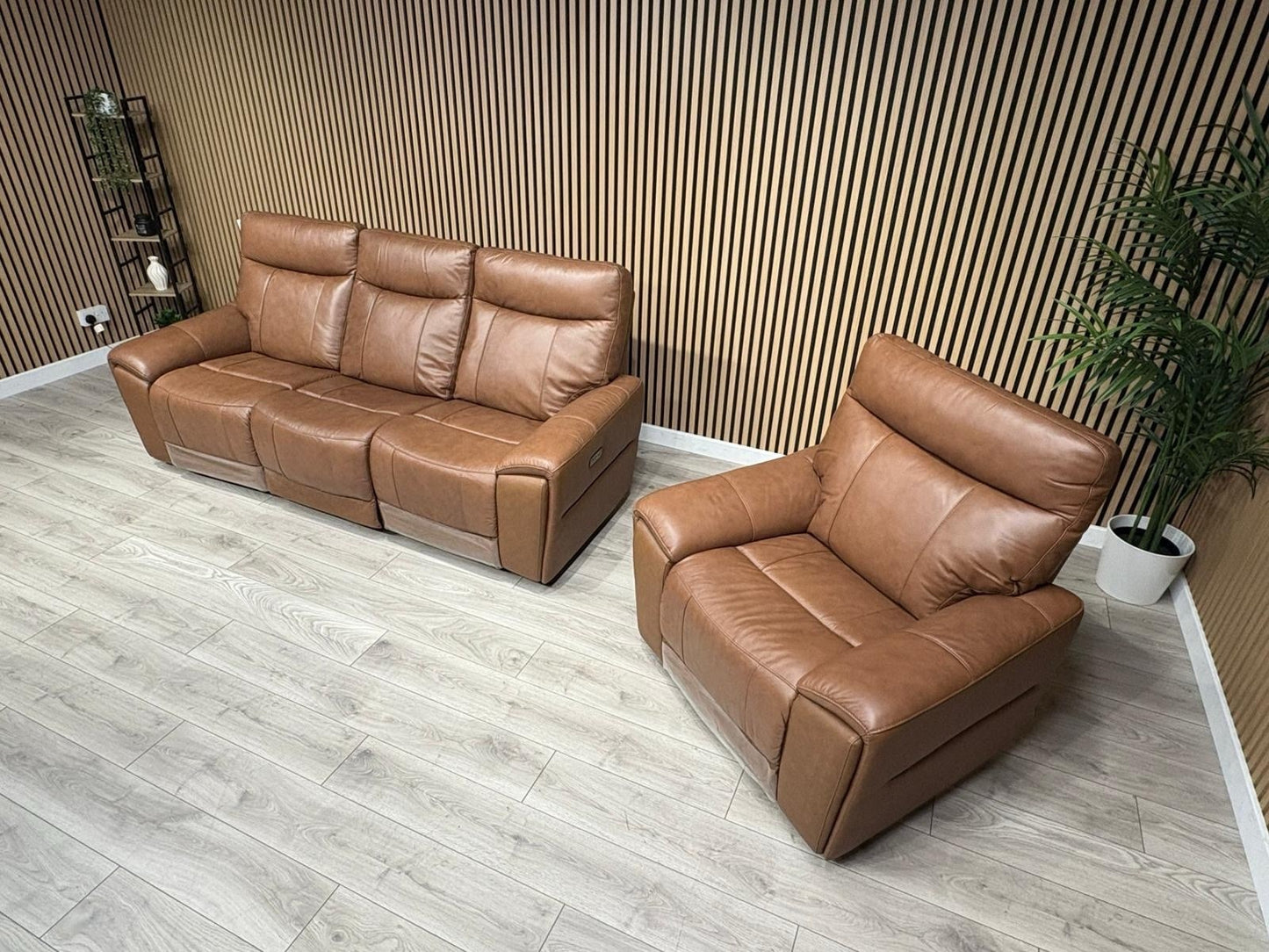 DANETTI Leather 3 Seater Sofa + Armchair Power Recliner Set - RRP: £3298