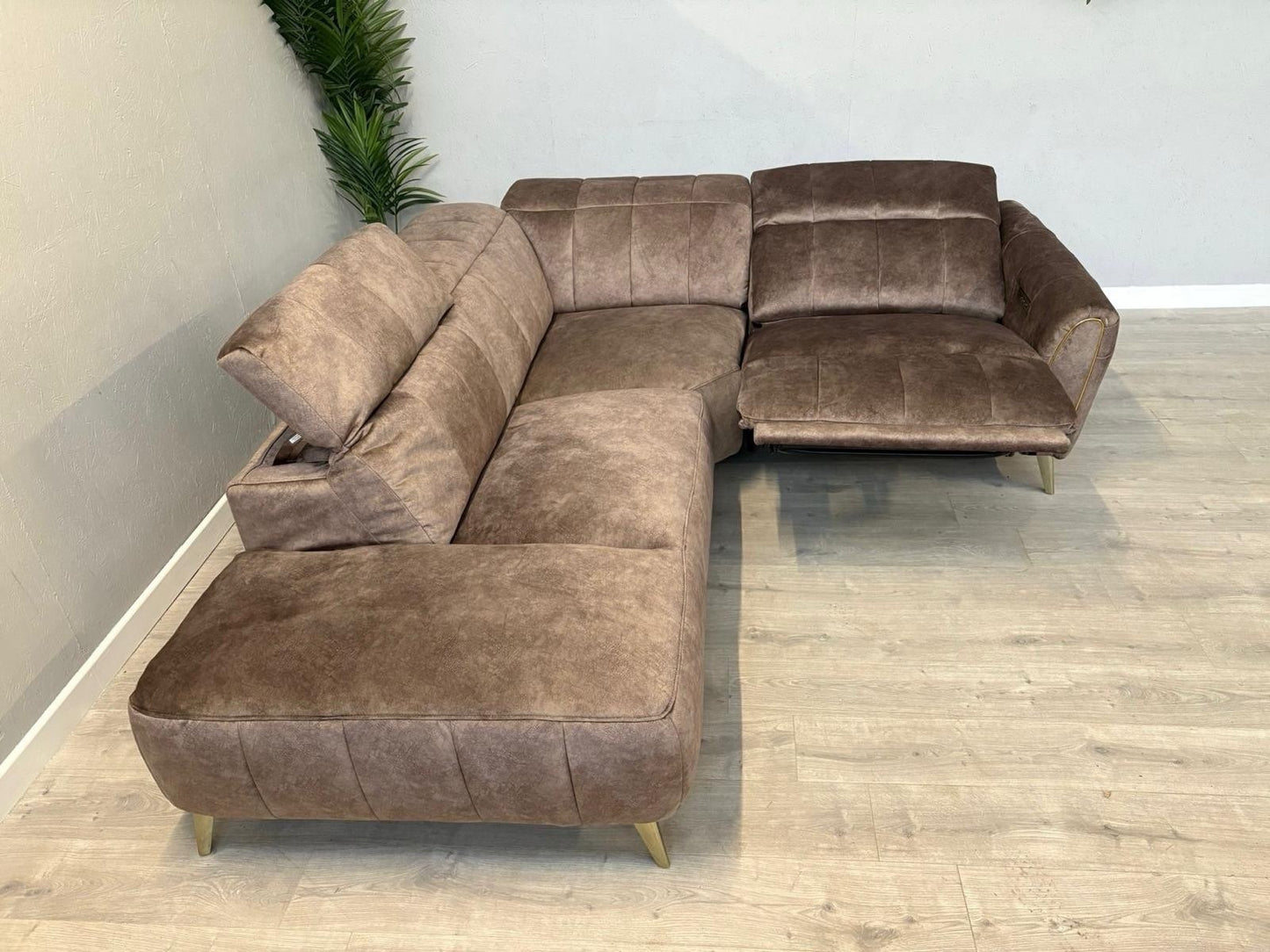 DFS Lidia Right Hand Facing Open Chaise Power Recliner Corner Sofa - RRP £1899