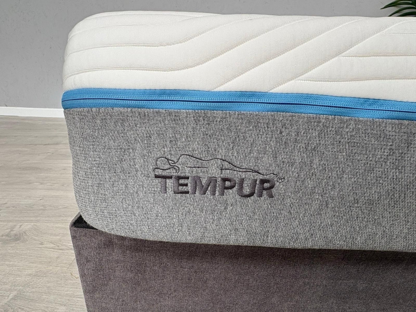 Tempur CLOUD ELITE Memory 5ft Kingsize Mattress, Soft - RRP £2,099