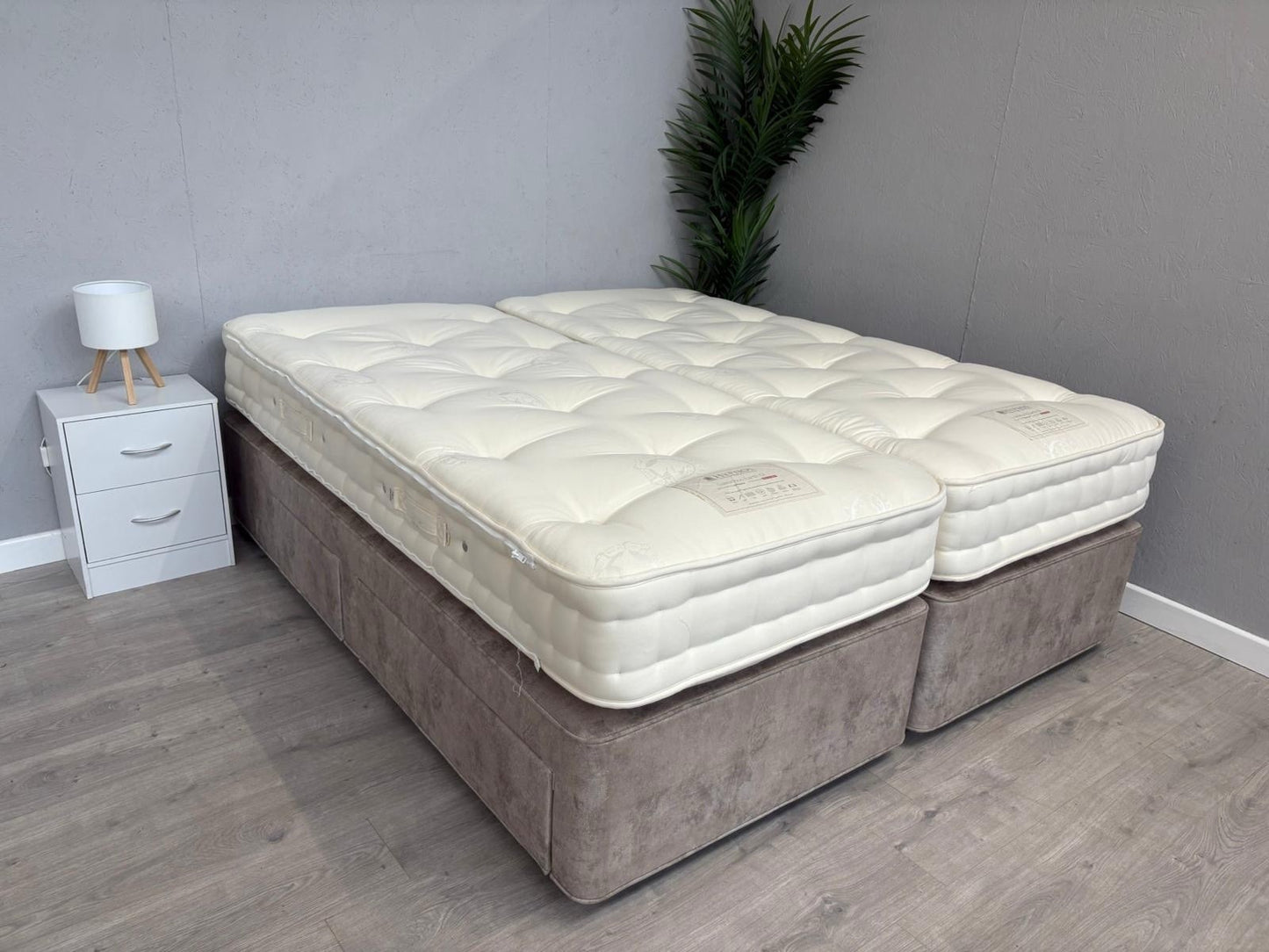 Hypnos Luxurious Earth 01 6ft Superking Mattress Zip and Link, Firm - RRP £3,099