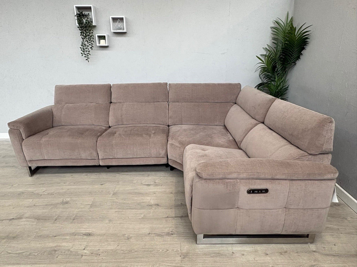 Furniture Village MOET Fabric 2 Corner 1 Power Recliner Corner Sofa - RRP £3295