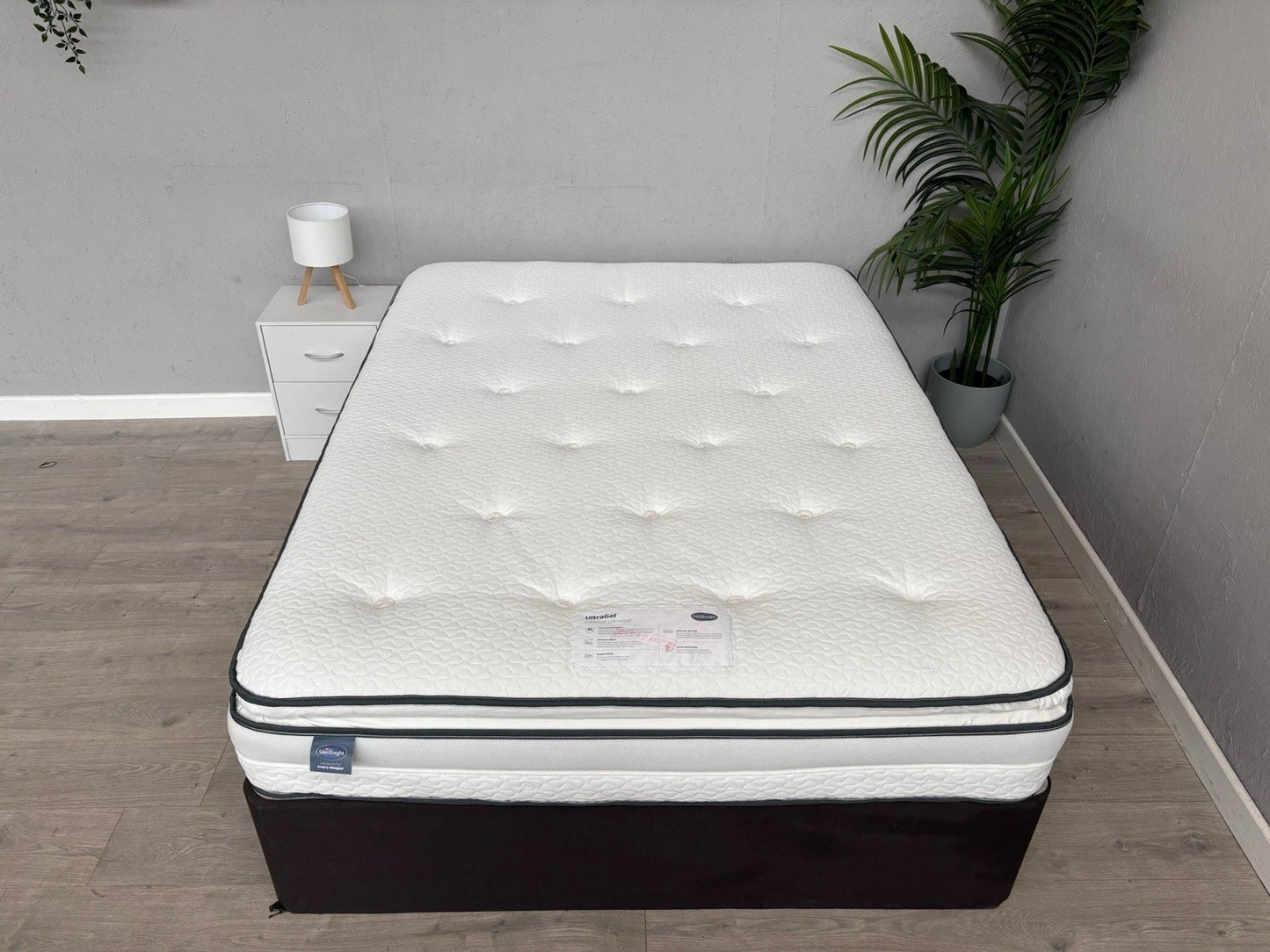 Silentnight UltraGel Miracoil Pillow top 5ft Kingsize Mattress - RRP £999