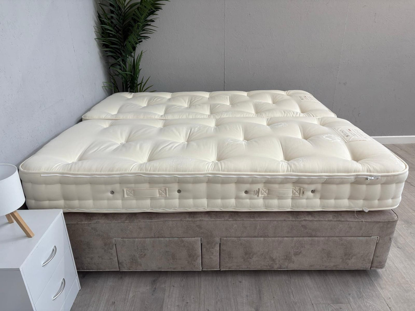 Hypnos Luxurious Earth 01 6ft Superking Mattress Zip and Link, Firm - RRP £3,099