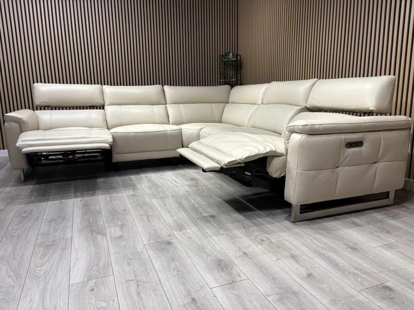 Furniture Village MOET Leather 2 Corner 2 Power Recliner Sofa + Stool RRP £5,390