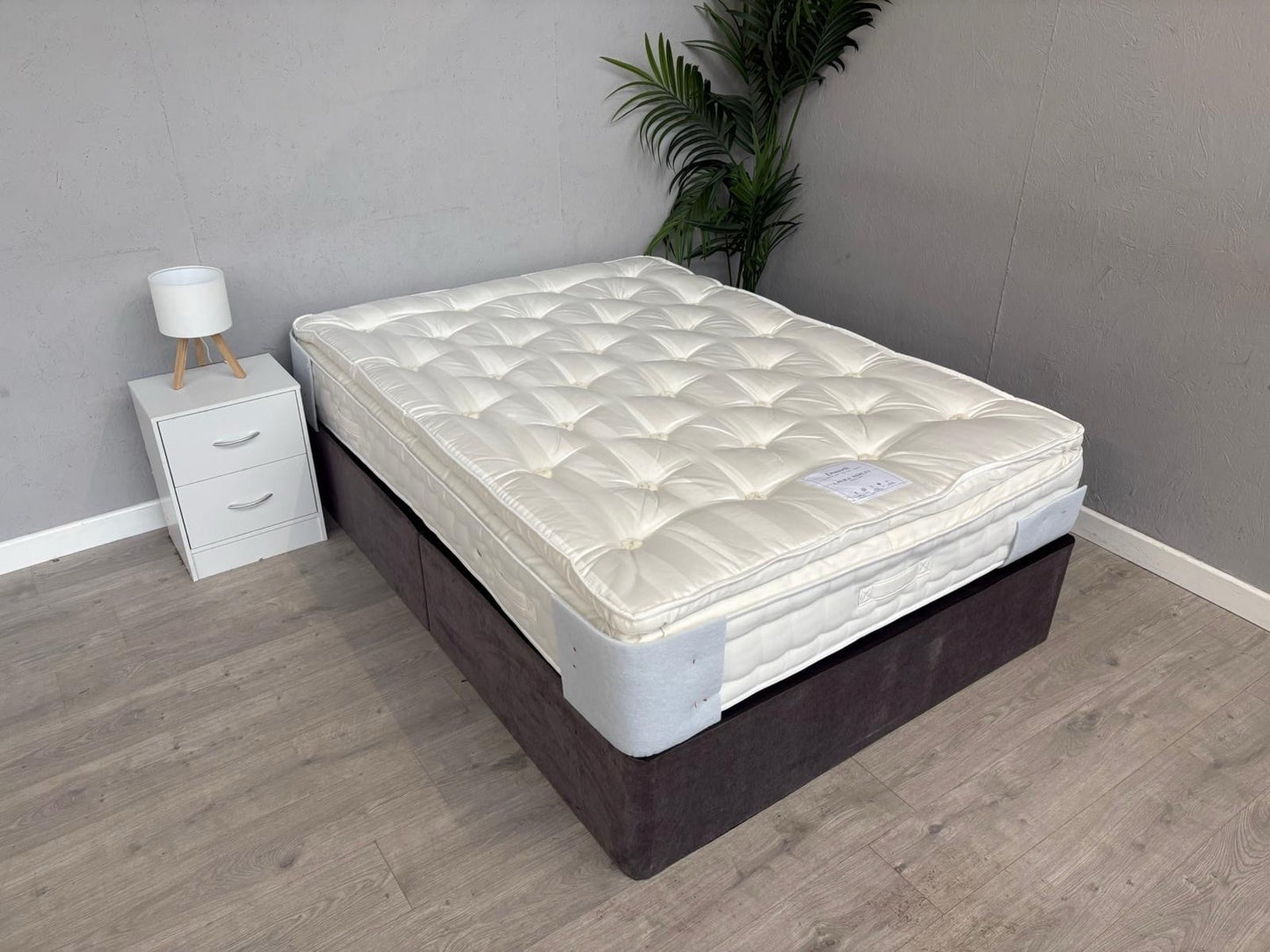 Laura Ashley EMSWORTH 2500 Pocket Pillow Top 4ft 6 Double Mattress - RRP £749