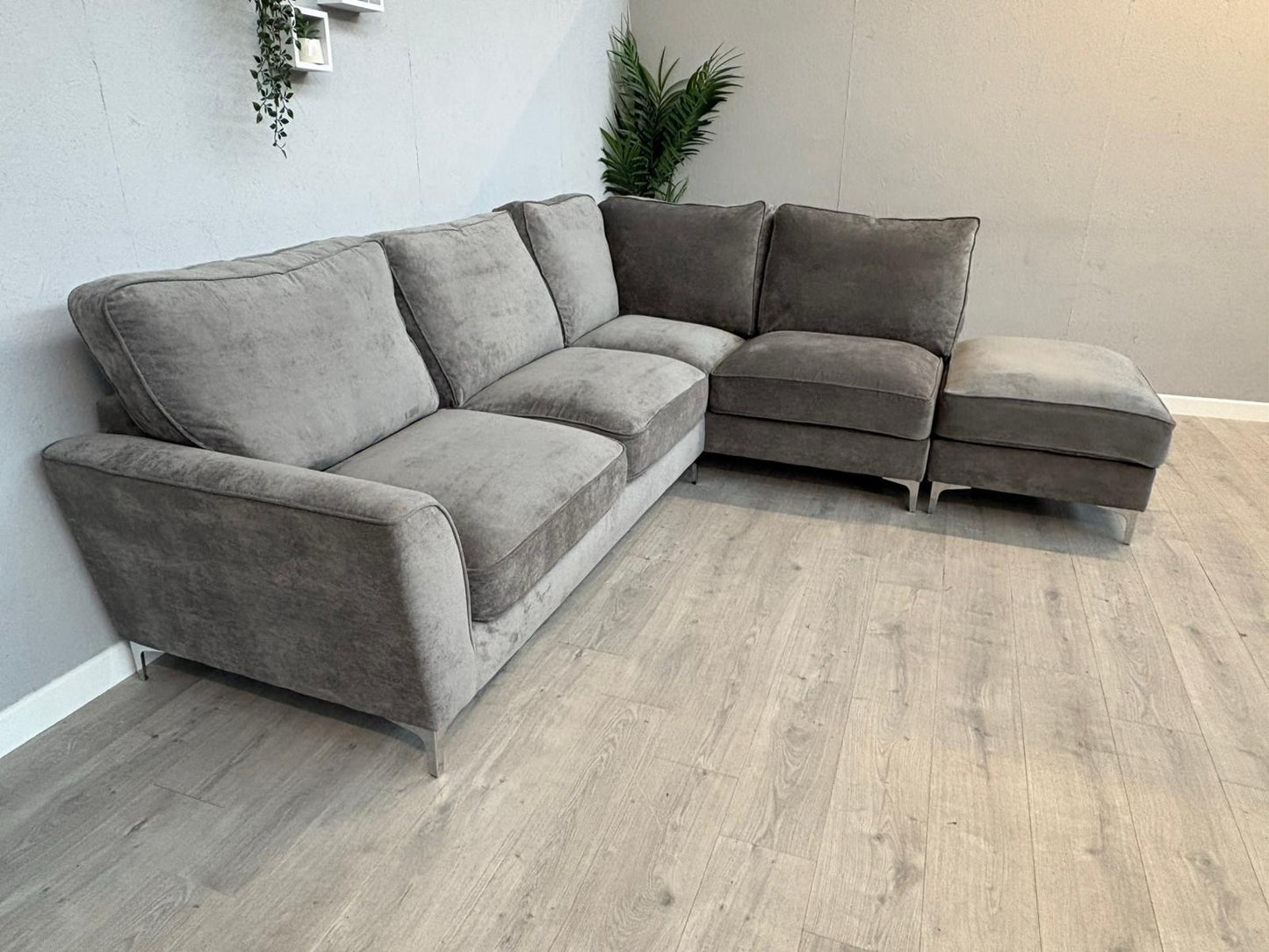 Furniture Village LEGEND RHF Classic Back Fabric Chaise Corner Sofa - RRP £1895