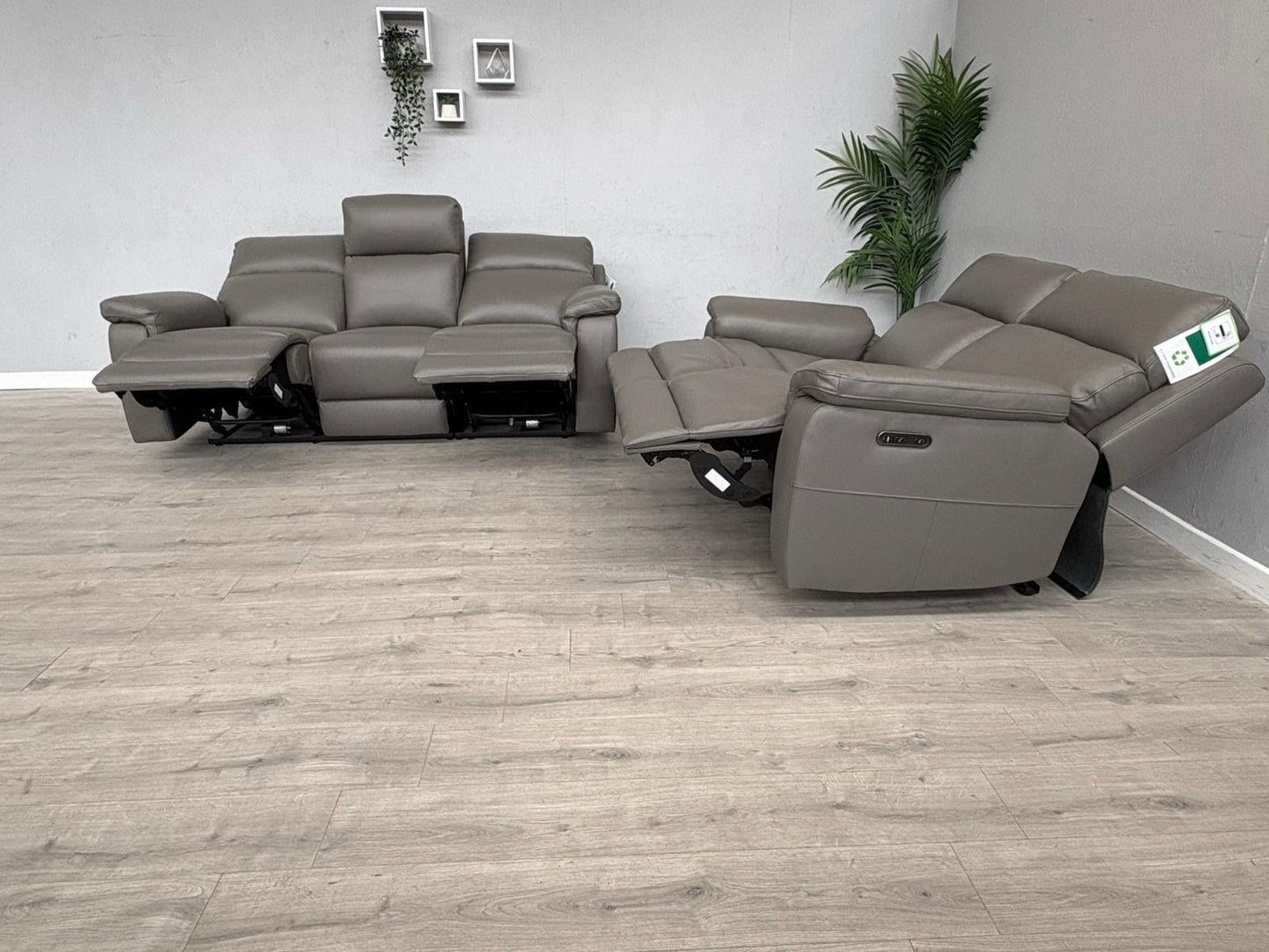 Furniture Village RAVEN Leather 3 + 2 Seater Power Recliner Sofa Set - RRP £2390