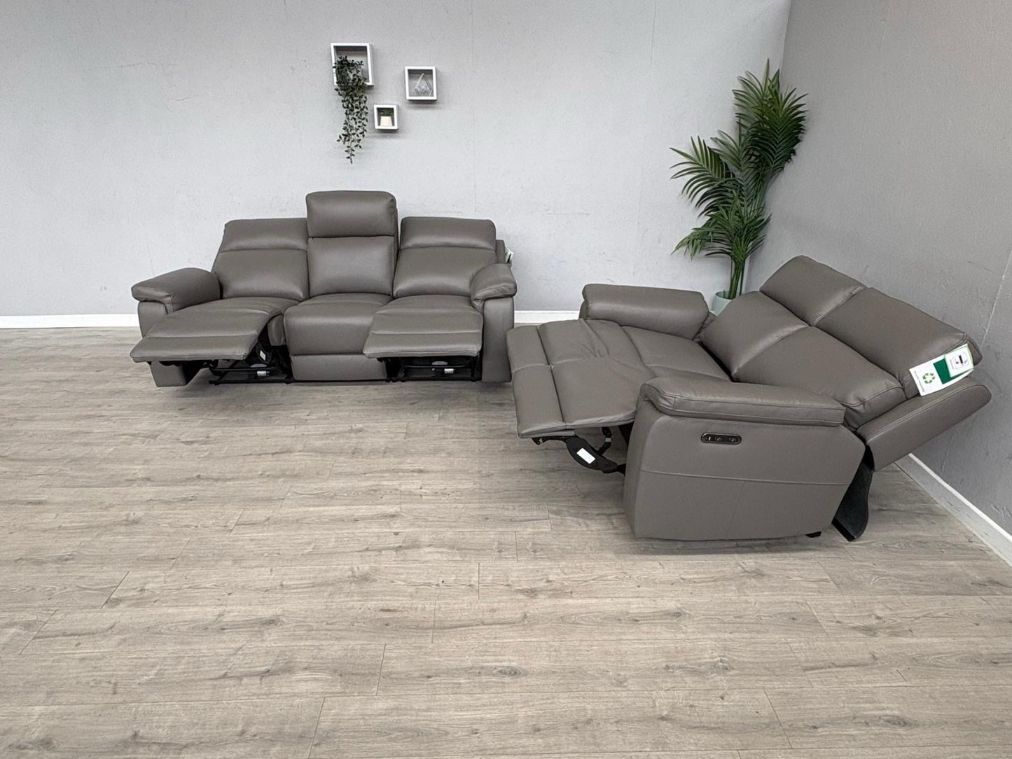 Furniture Village RAVEN Leather 3 + 2 Seater Power Recliner Sofa Set - RRP £2390