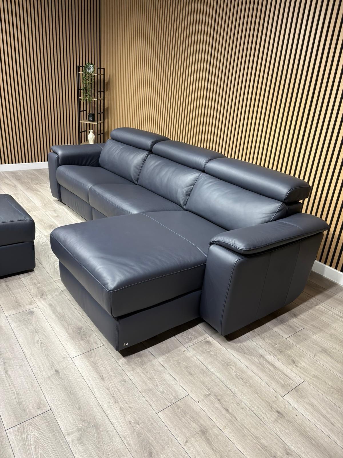 F. Village - Nicoletti DAVIDE Leather Power Chaise Sofa + Stool - RRP £6,040