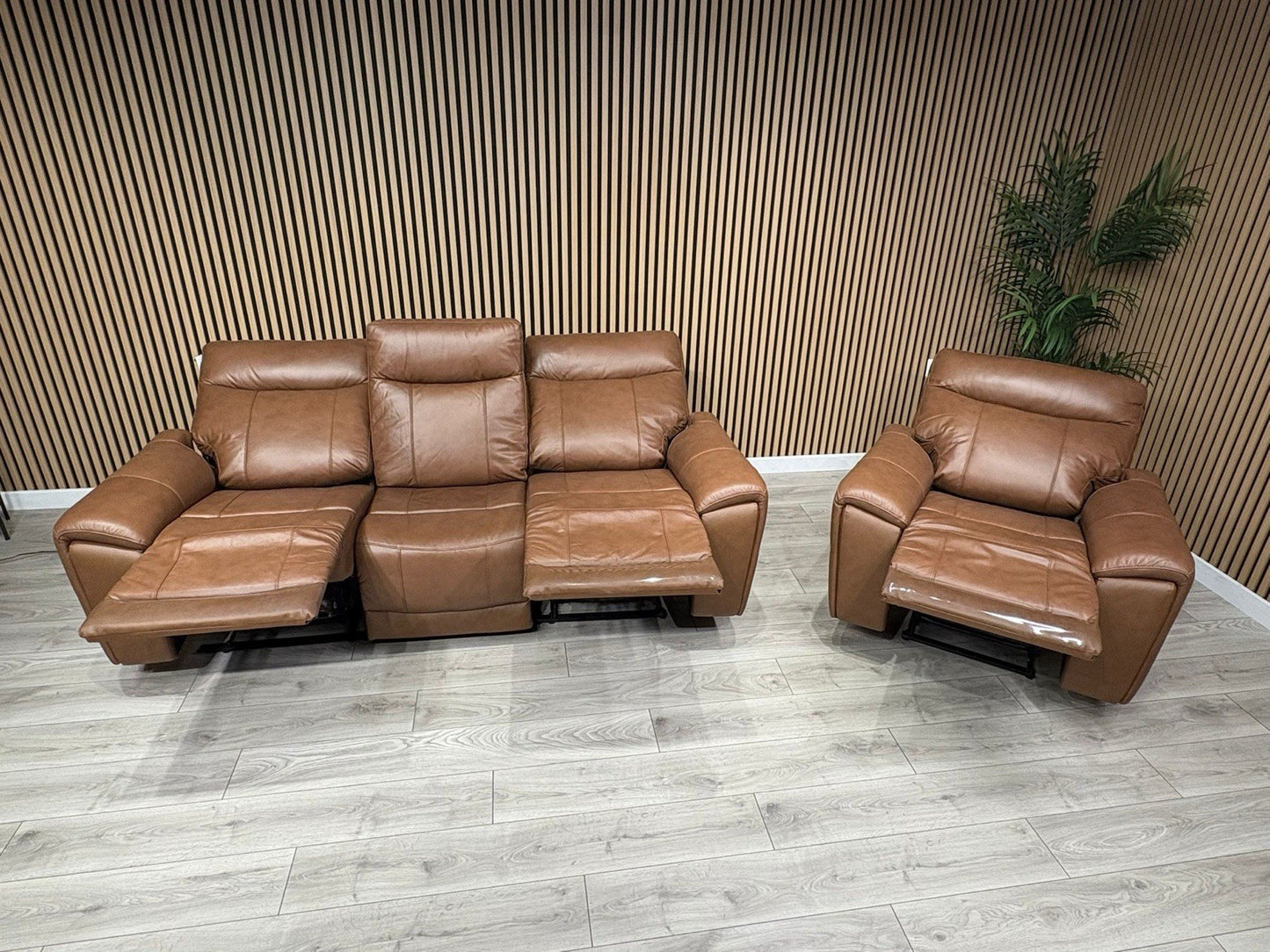 DANETTI Leather 3 Seater Sofa + Armchair Power Recliner Set - RRP: £3298
