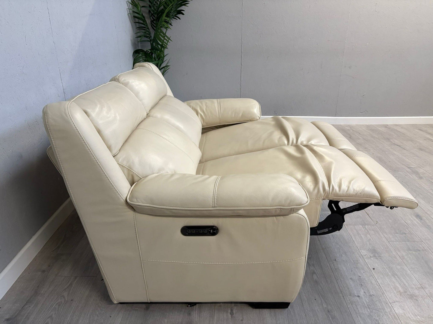 F. Village STARLIGHT EXPRESS Leather 2 Seater Power Recliner Sofa - RRP £2,545