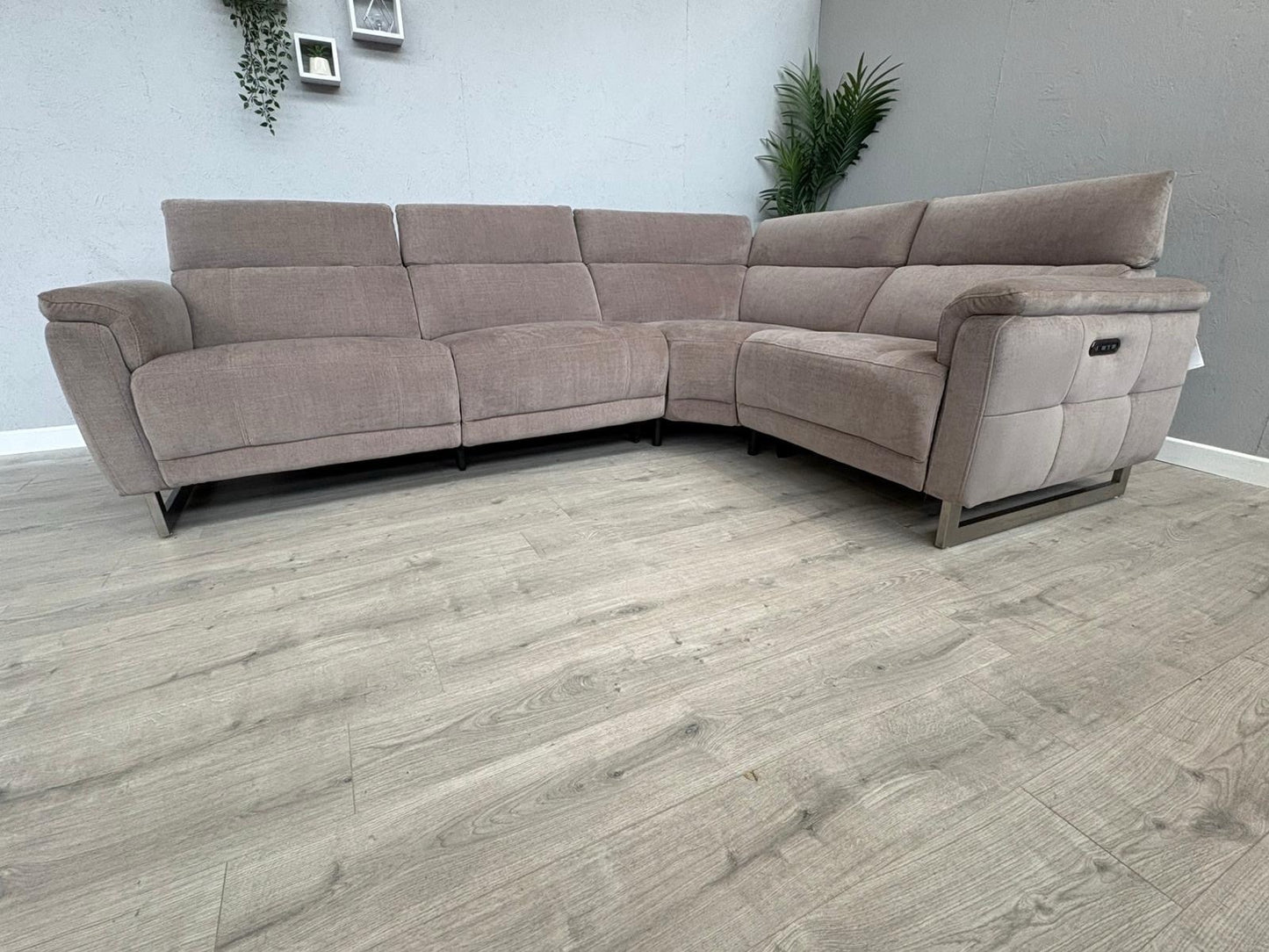 Furniture Village MOET Fabric 2 Corner 1 Power Recliner Corner Sofa - RRP £3295