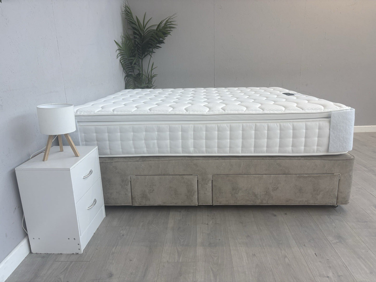 Silentnight 2000 Pocket Pillowtop 6ft Superking Mattress - RRP £1,099