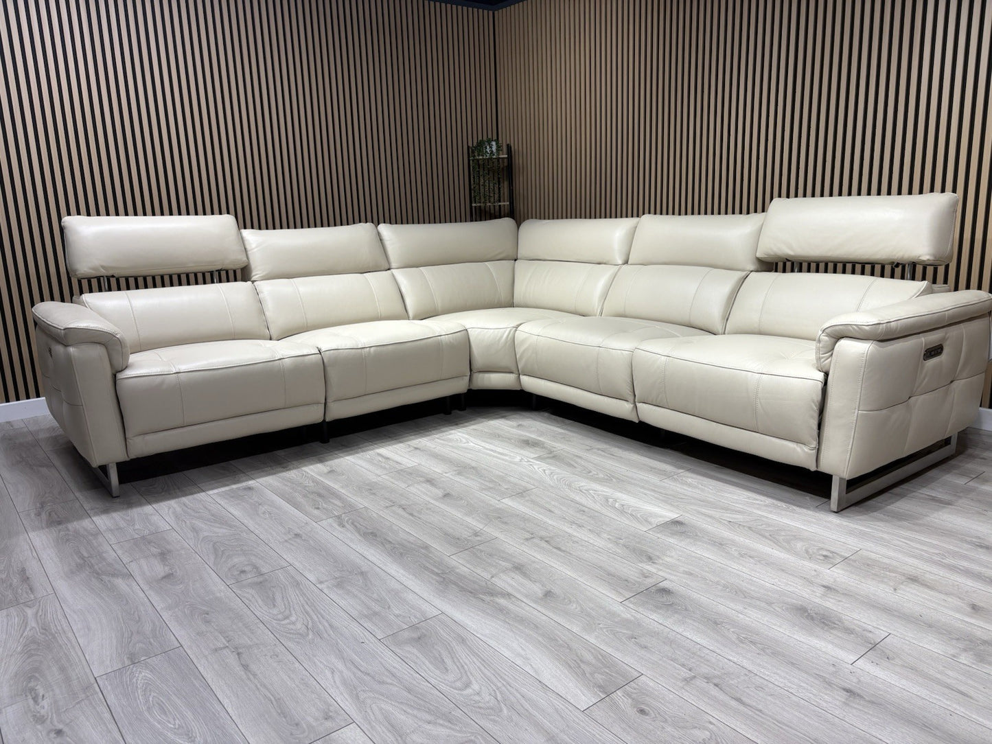 Furniture Village MOET Leather 2 Corner 2 Power Recliner Sofa + Stool RRP £5,390