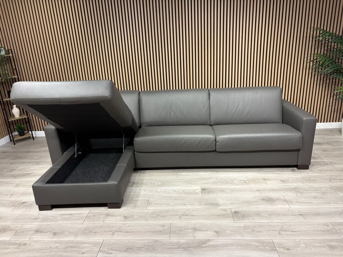 F.V Nicoletti Alcova 3 Seater Leather Sofa Bed with Storage Chaise RRP £4495