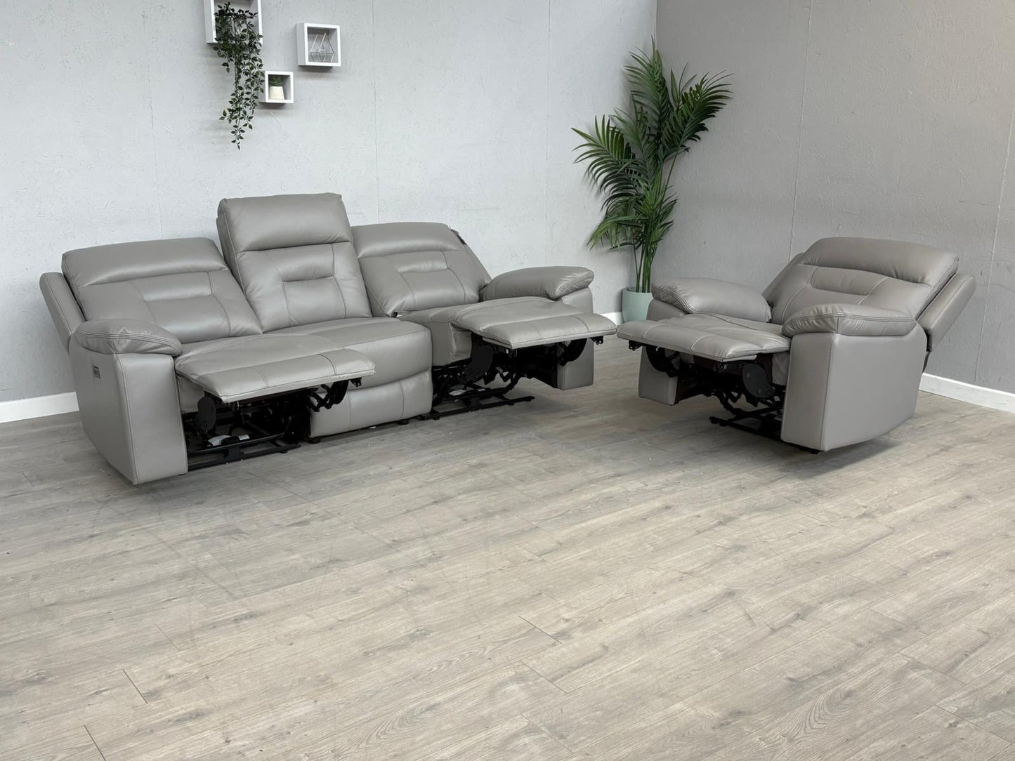 DFS Braylan Leather 3 Seater + Armchair, Power Recliner Sofa Set - RRP £2,248
