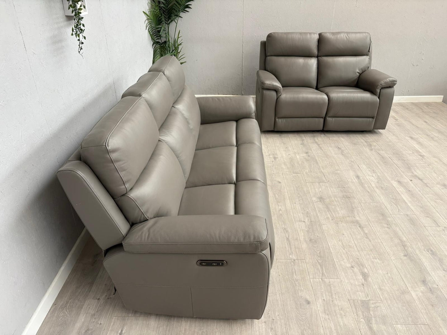 Furniture Village RAVEN Leather 3 + 2 Seater Power Recliner Sofa Set - RRP £2390