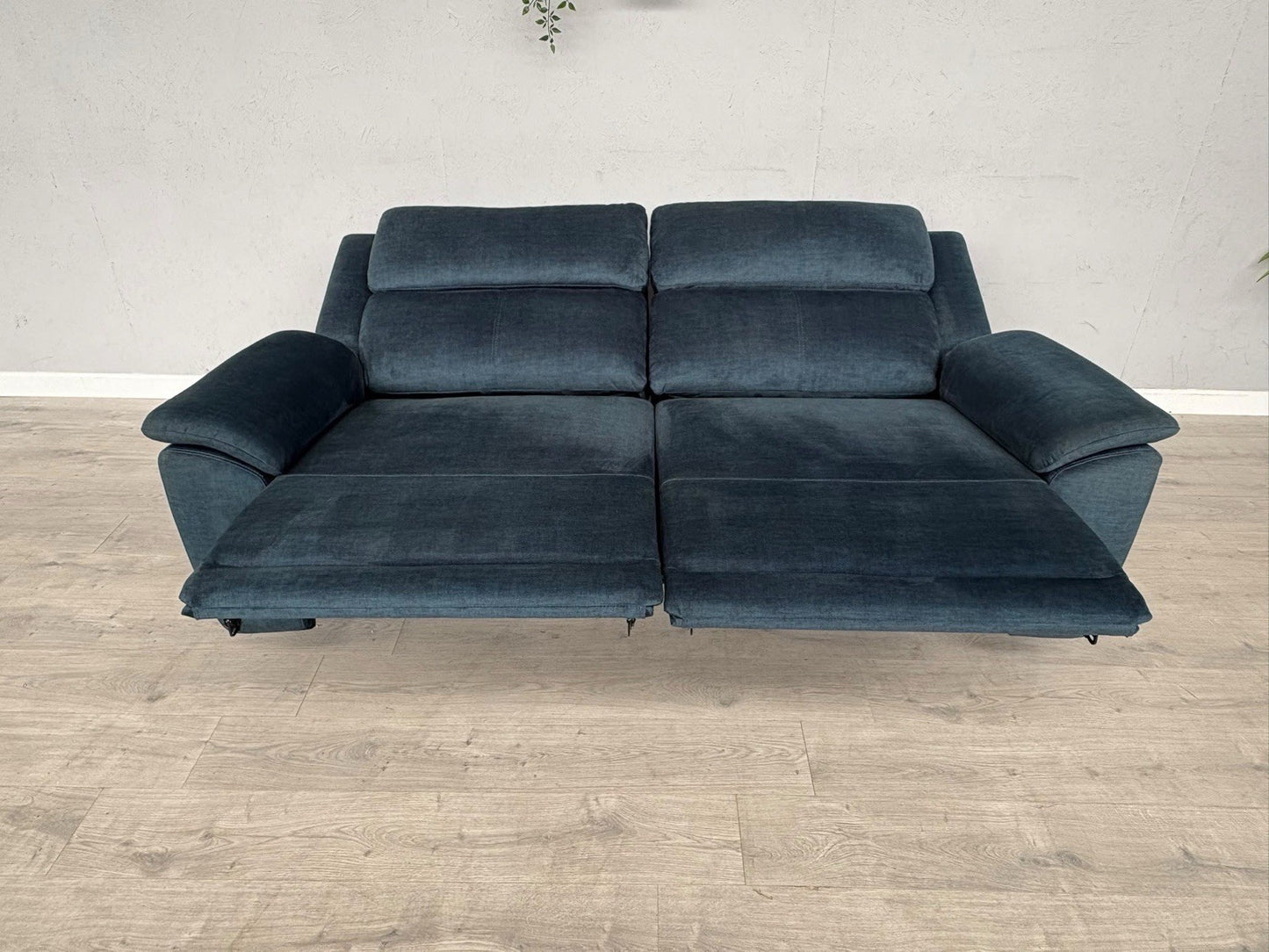 Furniture Village UTAH Fabric 3 Seater Power Recliner, Lumbar Sofa - RRP £1,995