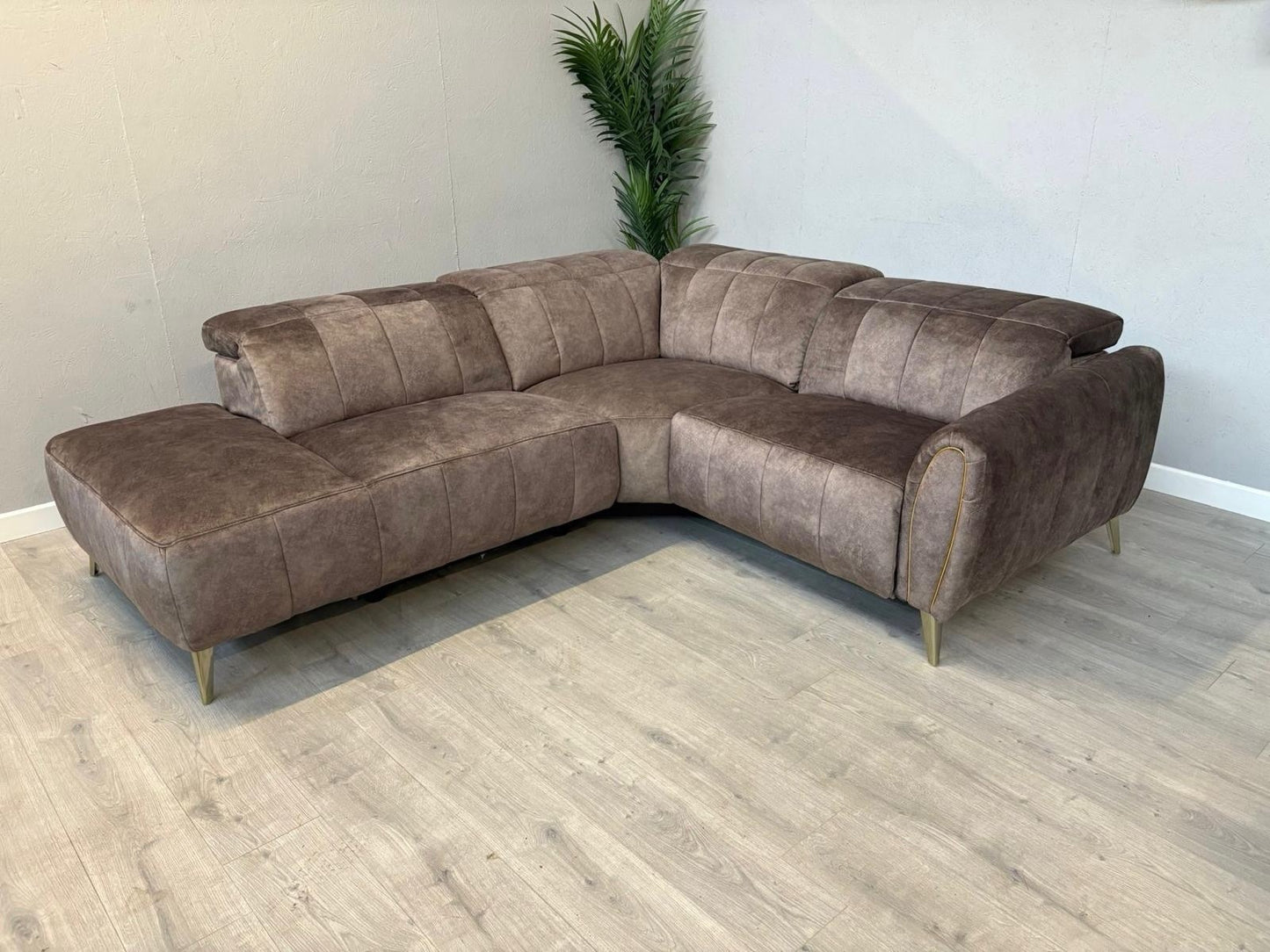 DFS Lidia Right Hand Facing Open Chaise Power Recliner Corner Sofa - RRP £1899