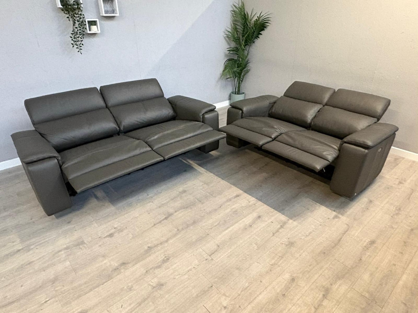 F.V. - Nicoletti DAVIDE Leather 3 + 2 Seater Power Recliner Sofas - RRP £5,440