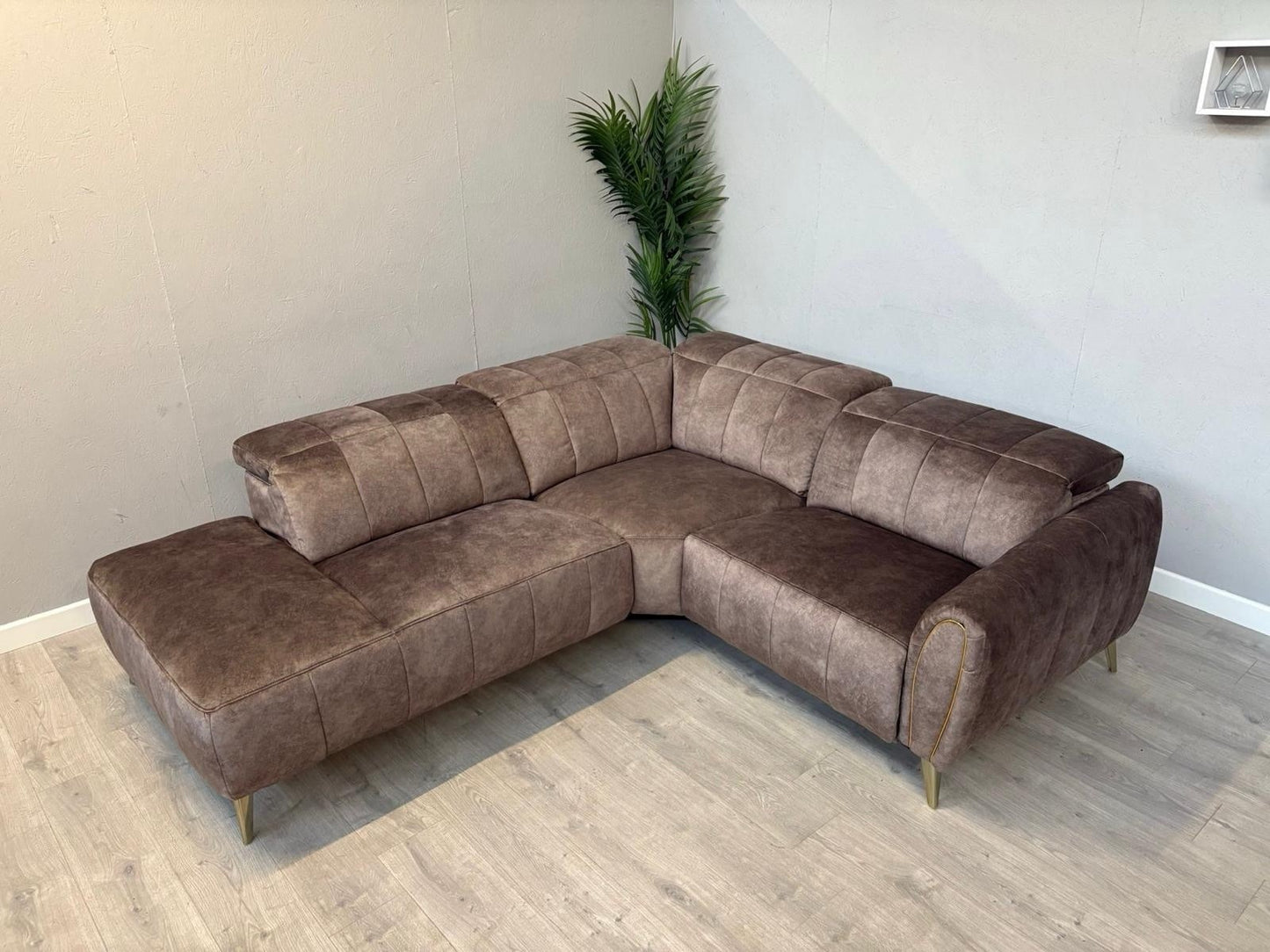 DFS Lidia Right Hand Facing Open Chaise Power Recliner Corner Sofa - RRP £1899