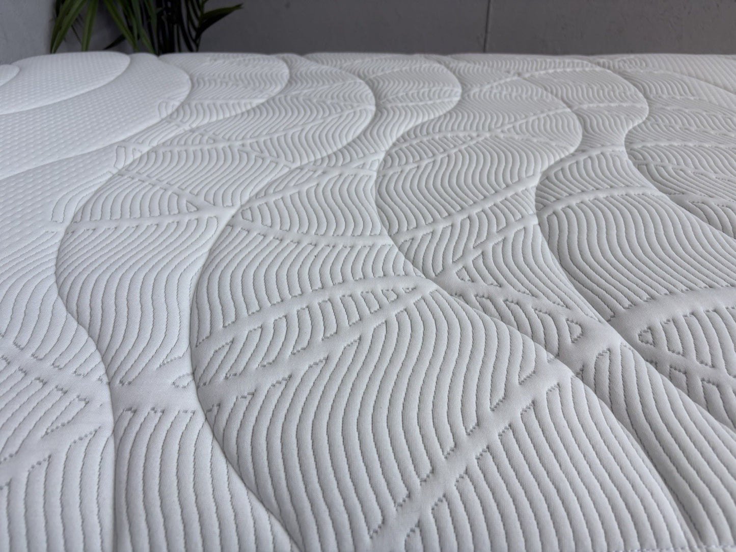 Slumberland RESPONSE LATEX LUXE 4ft Small Double Mattress, Firm - RRP £799