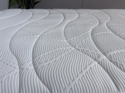 Slumberland RESPONSE LATEX LUXE 4ft Small Double Mattress, Firm - RRP £799