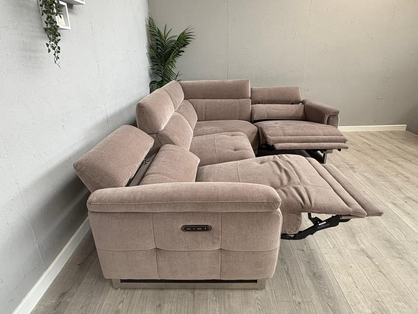 Furniture Village MOET Fabric 2 Corner 1 Power Recliner Corner Sofa - RRP £3295