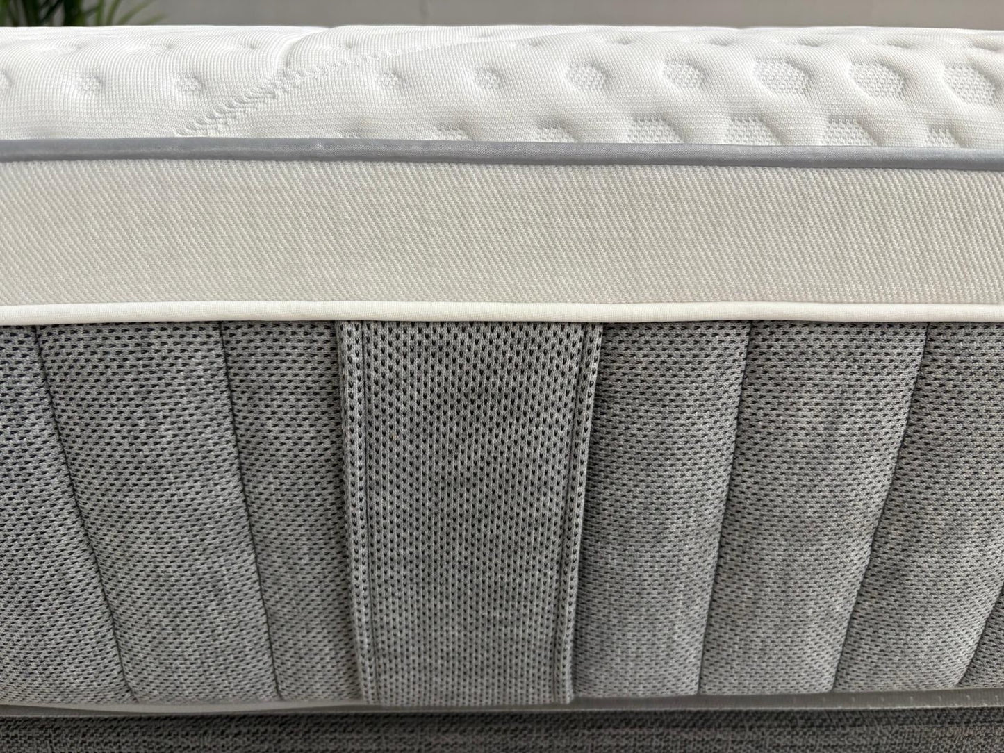 EMMA - Smart Deluxe Hybrid 4ft 6 Double Mattress - RRP £1,099