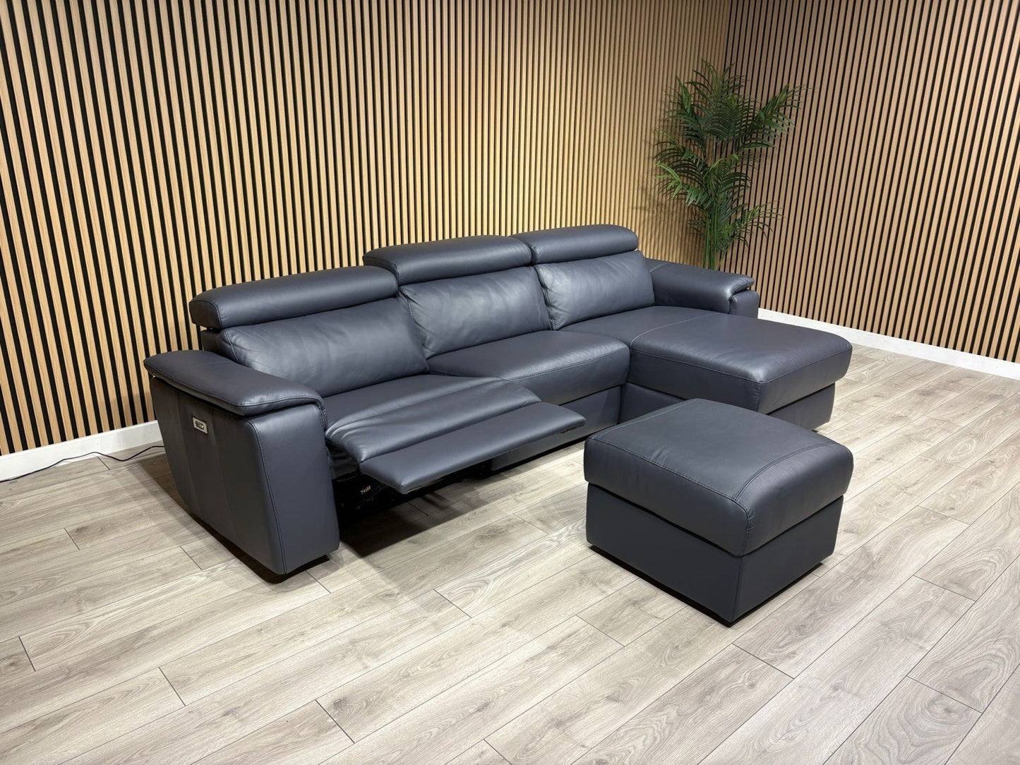 F. Village - Nicoletti DAVIDE Leather Power Chaise Sofa + Stool - RRP £6,040