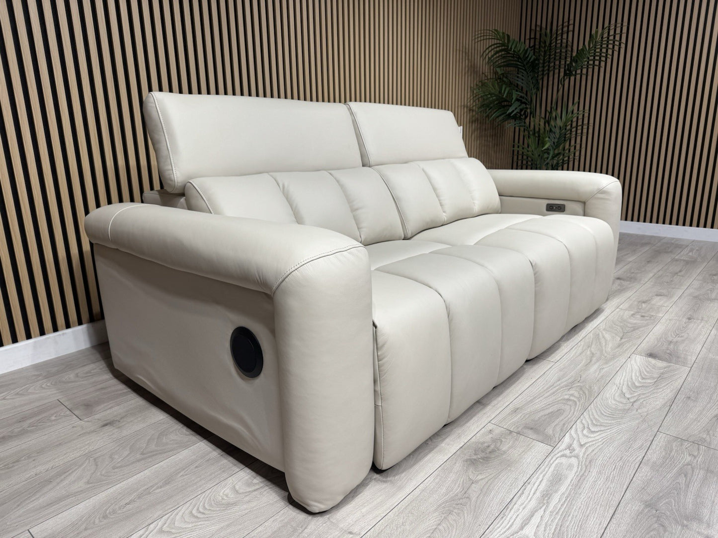 DALLAS Leather 3 Seater Double Power Chaise Sofa, Bluetooth Speakers - RRP £1999