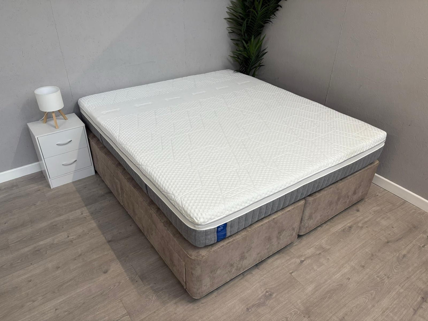 EMMA - Smart Deluxe Hybrid 6ft Superking Mattress - RRP £1,379