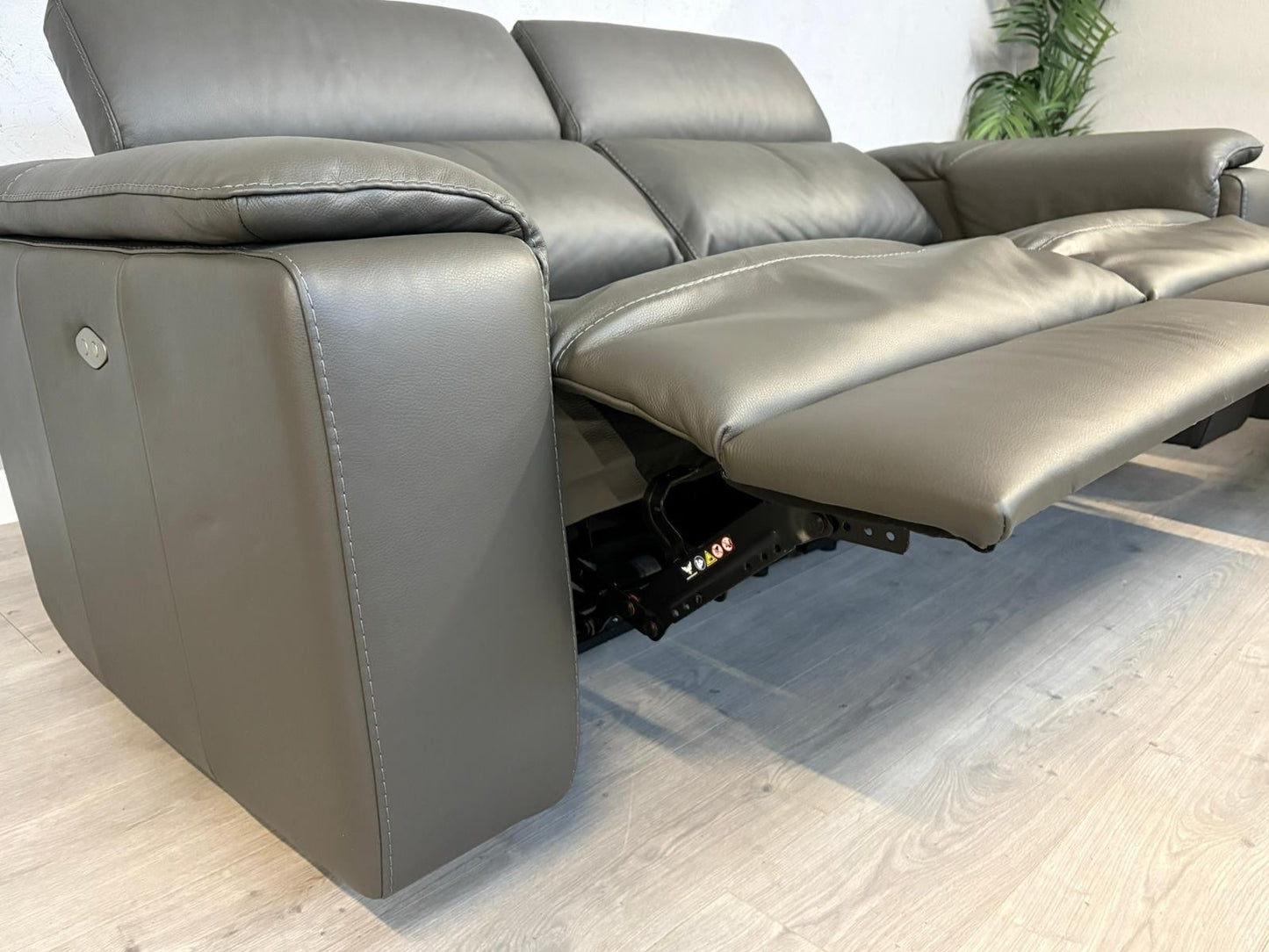 F.V. - Nicoletti DAVIDE Leather 3 + 2 Seater Power Recliner Sofas - RRP £5,440