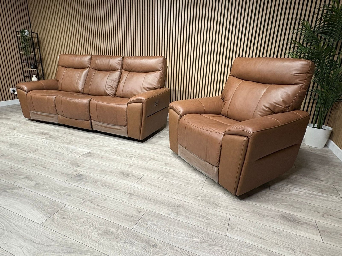 DANETTI Leather 3 Seater Sofa + Armchair Power Recliner Set - RRP: £3298