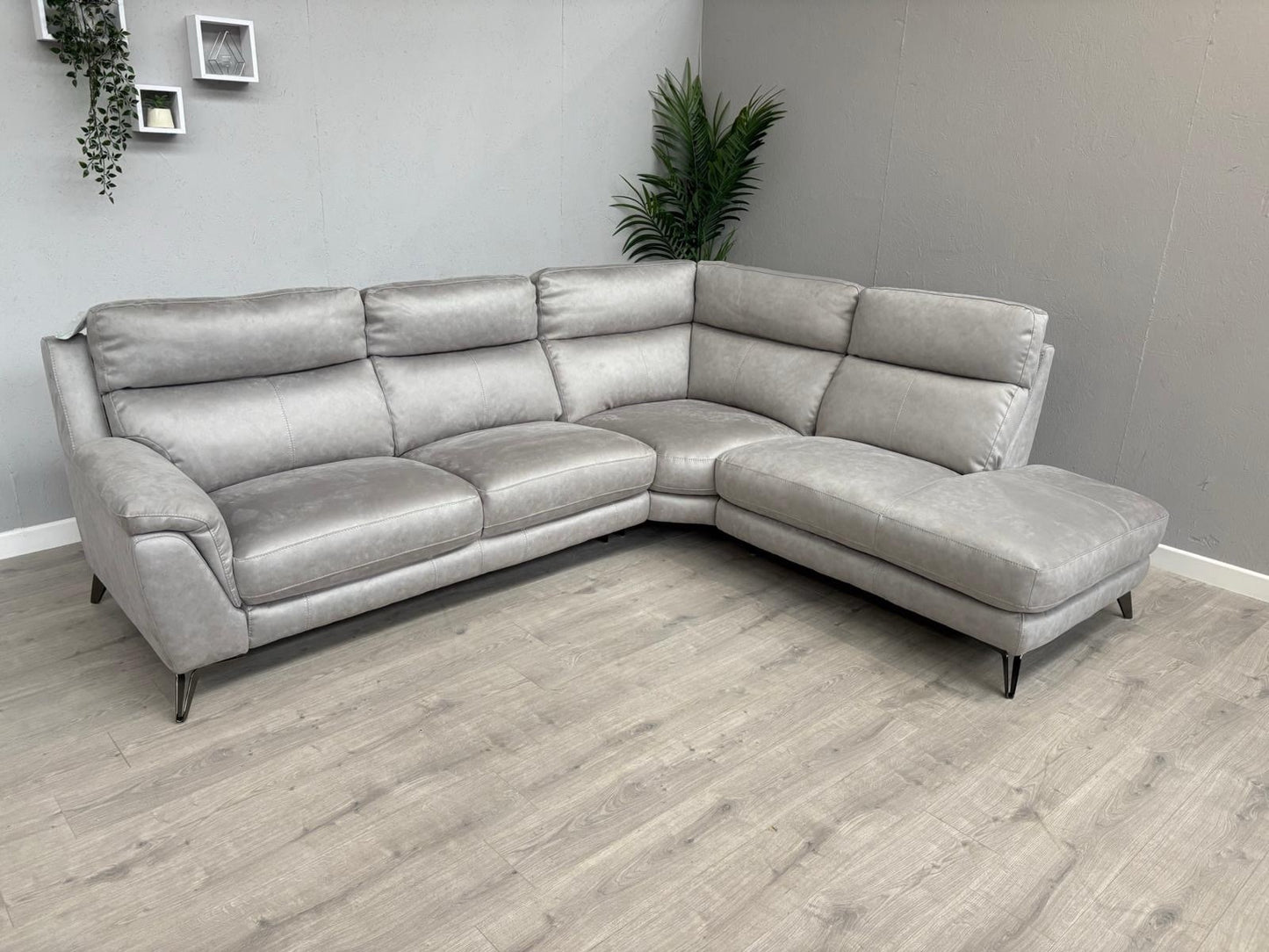 Furniture Village CONTEMPO Fabric RHF Open End Chaise Corner Sofa - RRP £2,295