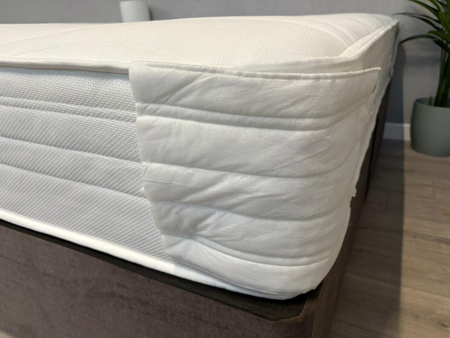 Slumberland AIR 3 Memory 4ft 6 Double Mattress, Extra Firm - RRP £899