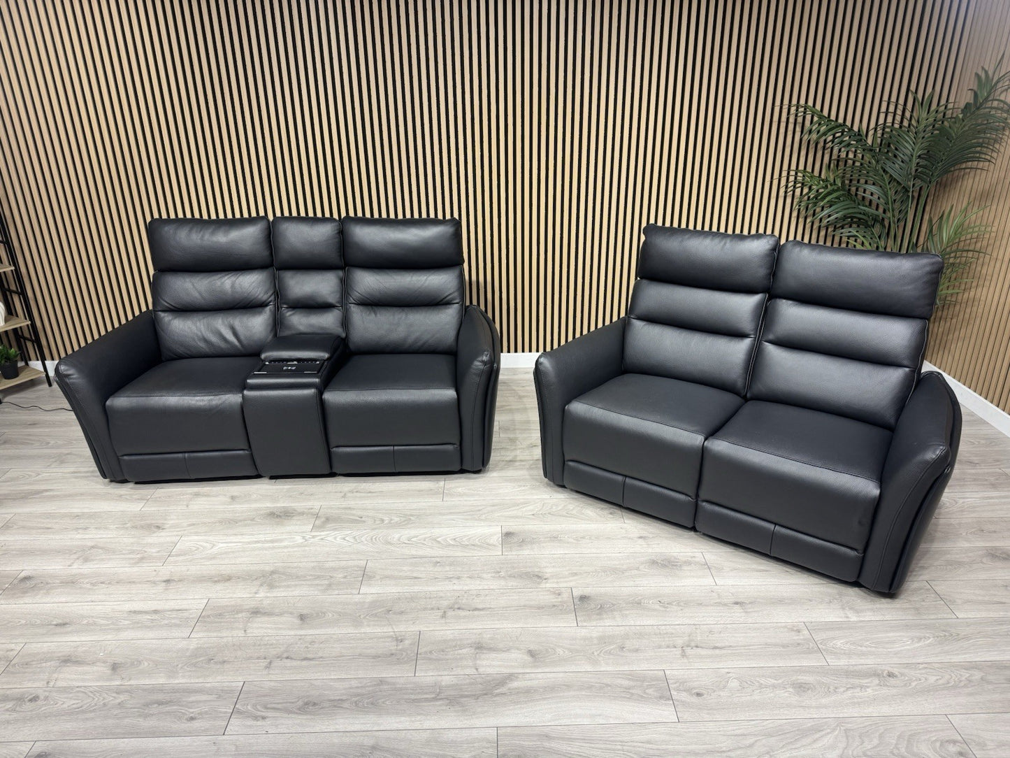 SCS  Cleveley Leather 2+2 Seater Power Recliner/Headrests + Console  - RRP £2898