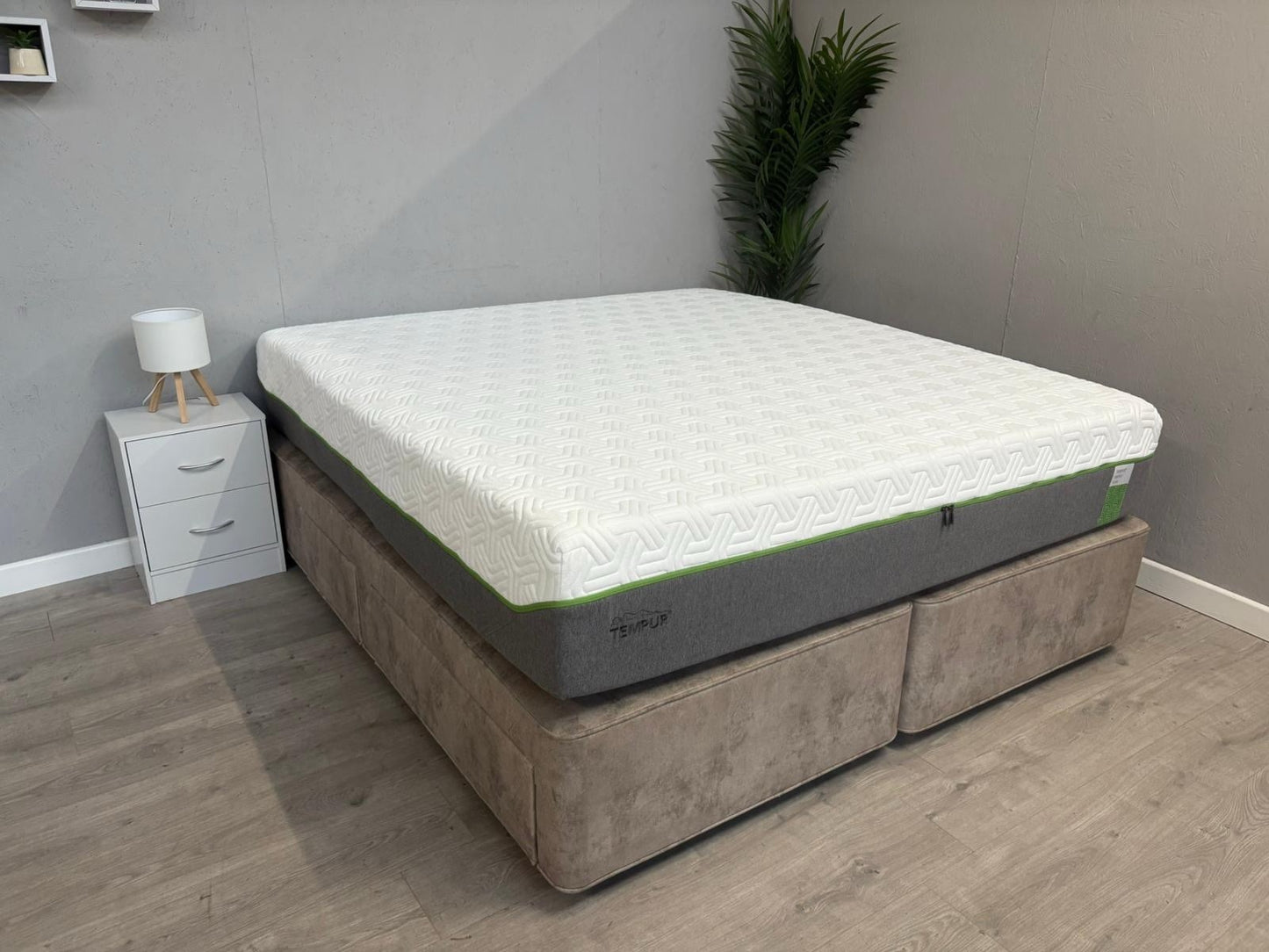 Tempur HYBRID ELITE LUXE 6ft Superking Mattress, Medium - RRP £2,599