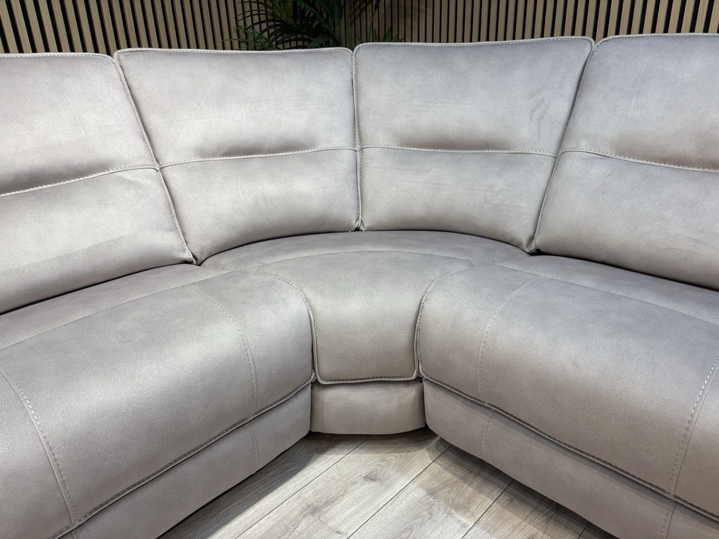 DFS - EXCALIBUR Fabric Large 2 Corner 2 Power Recliner Console Sofa - RRP £3,999