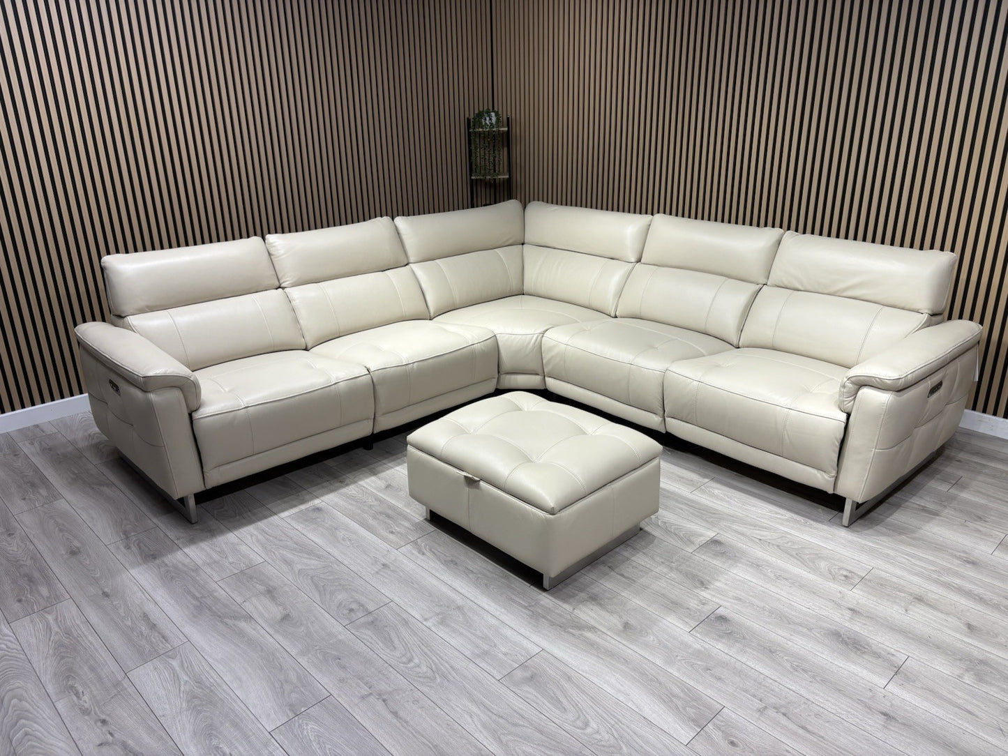 Furniture Village MOET Leather 2 Corner 2 Power Recliner Sofa + Stool RRP £5,390
