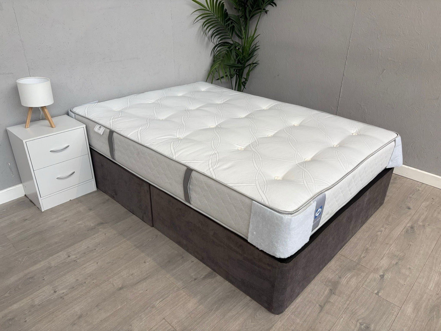 Sealy Ortho Plus Bronze Extra Firm 4ft 6 Double Mattress - RRP £539