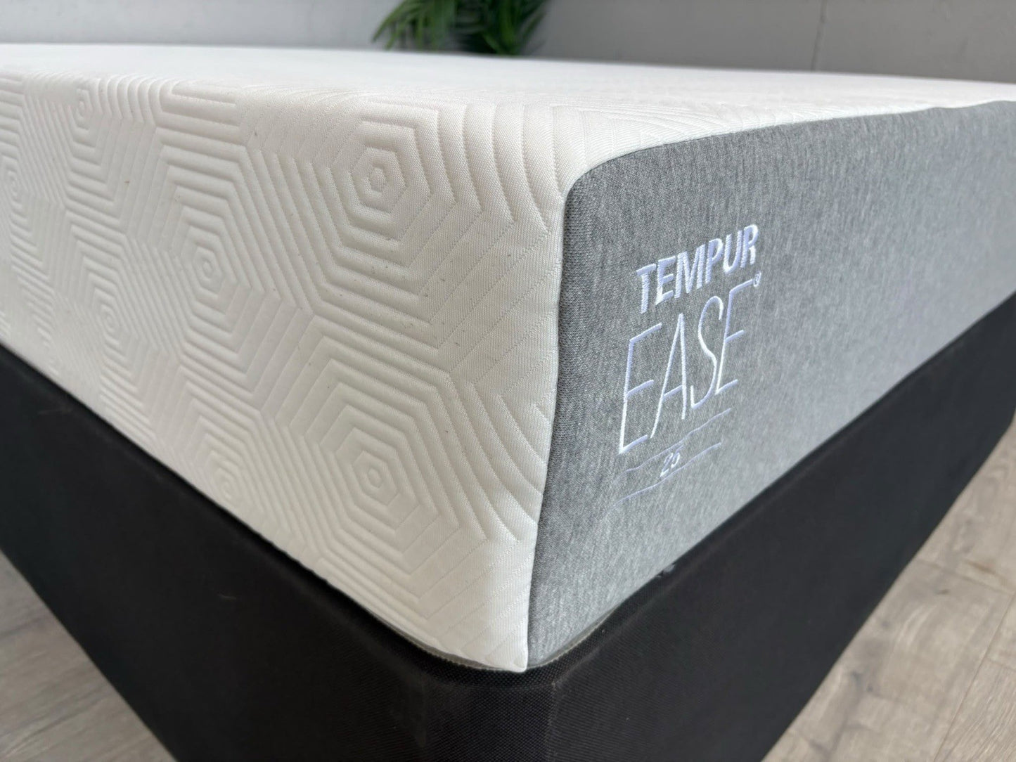 TEMPUR EASE 25 - 5ft Kingsize Mattress, Medium Firm - RRP £1599