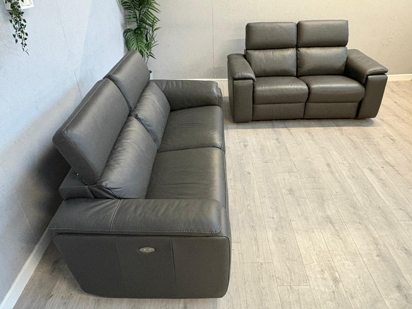 F.V. - Nicoletti DAVIDE Leather 3 + 2 Seater Power Recliner Sofas - RRP £5,440