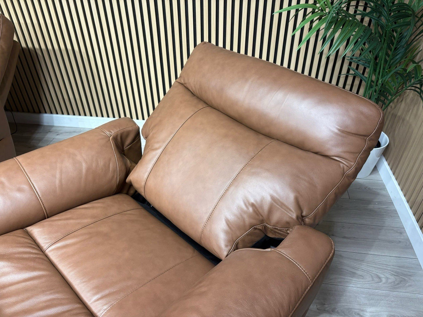 DANETTI Leather 3 Seater Sofa + Armchair Power Recliner Set - RRP: £3298