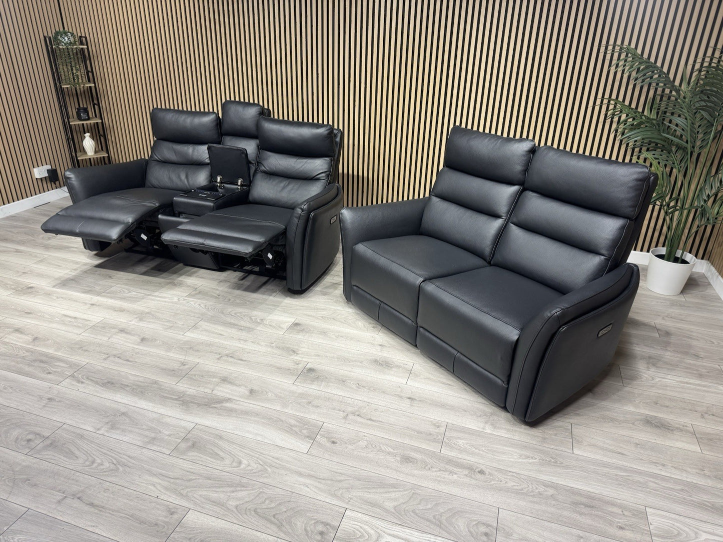 SCS  Cleveley Leather 2+2 Seater Power Recliner/Headrests + Console  - RRP £2898