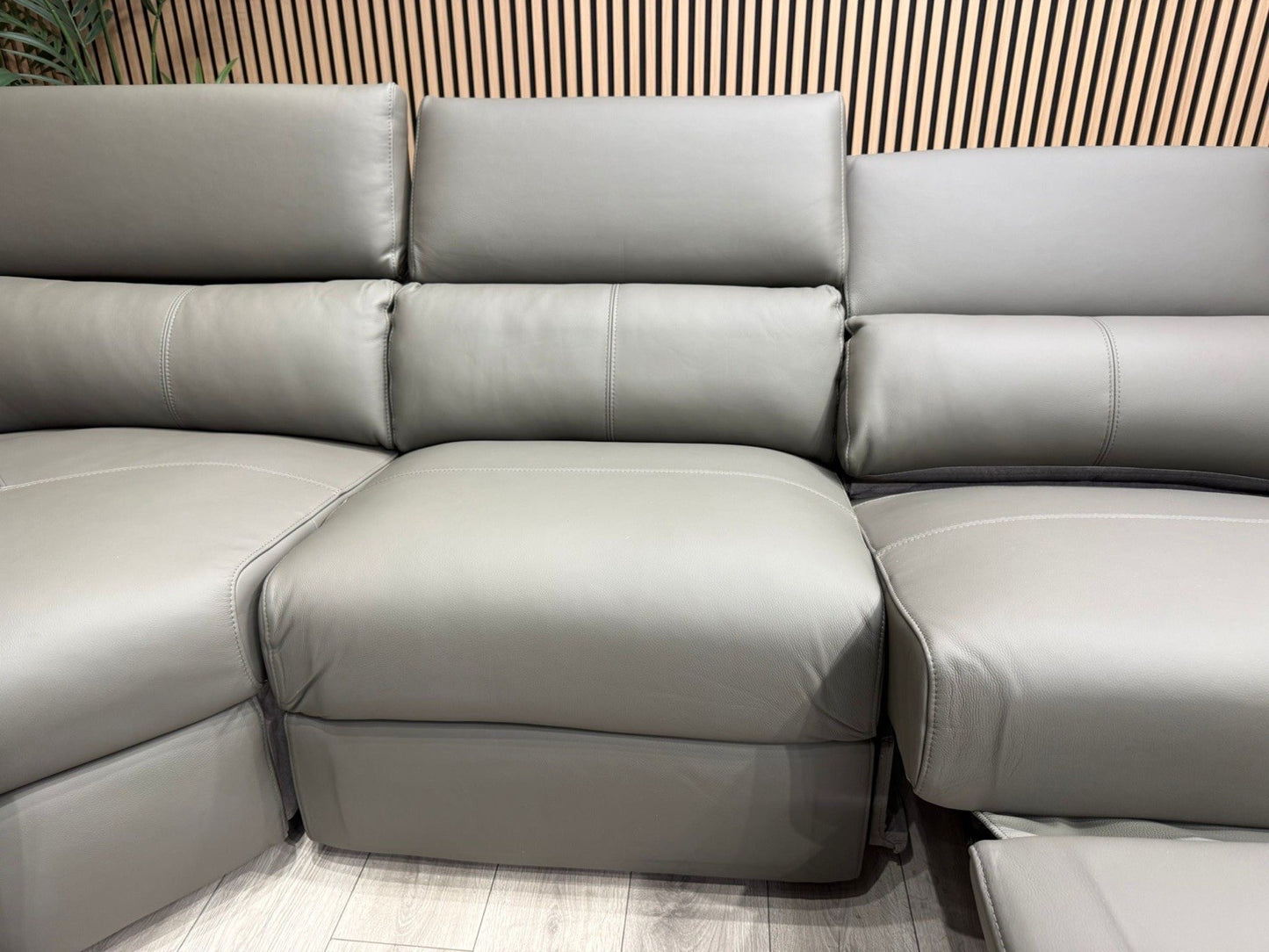 Sofology PLAZA style Leather 2c2 Power Recliner Sofa + Console - RRP £4699